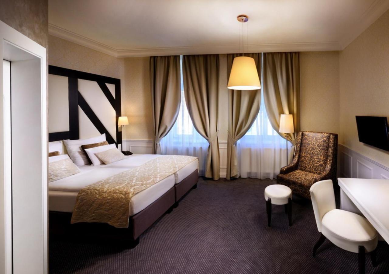 Grand Hotel Stary Smokovec วิสโซเค ดาตรี ภายนอก รูปภาพ