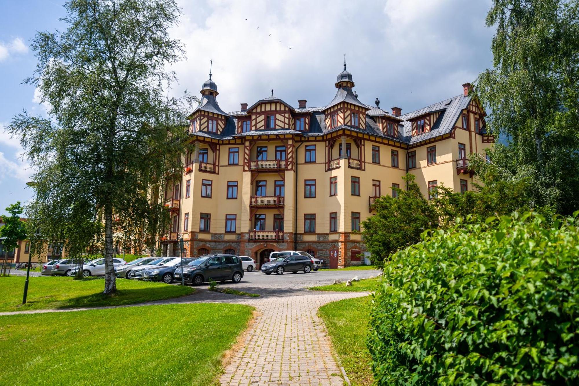 Grand Hotel Stary Smokovec วิสโซเค ดาตรี ภายนอก รูปภาพ