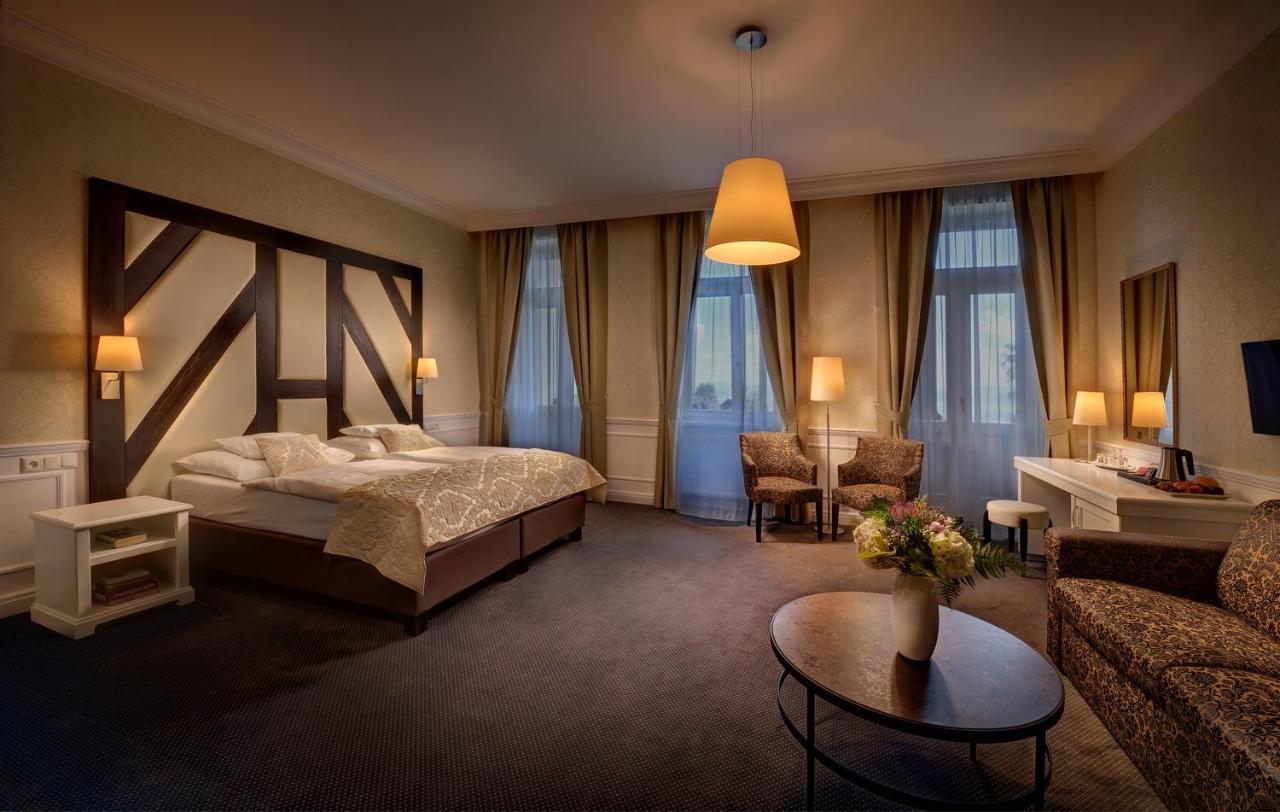 Grand Hotel Stary Smokovec วิสโซเค ดาตรี ภายนอก รูปภาพ